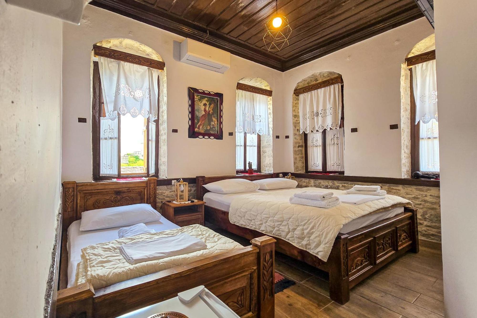 Silver Hill Guesthouse Gjirokastër Zimmer foto